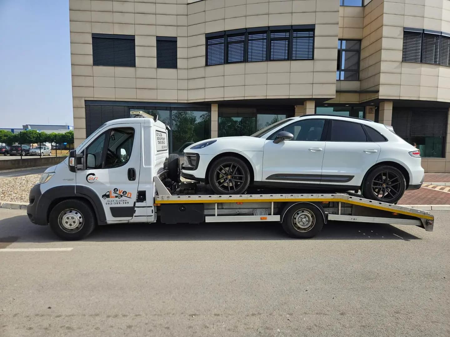 Šlep Porsche Macan vozila