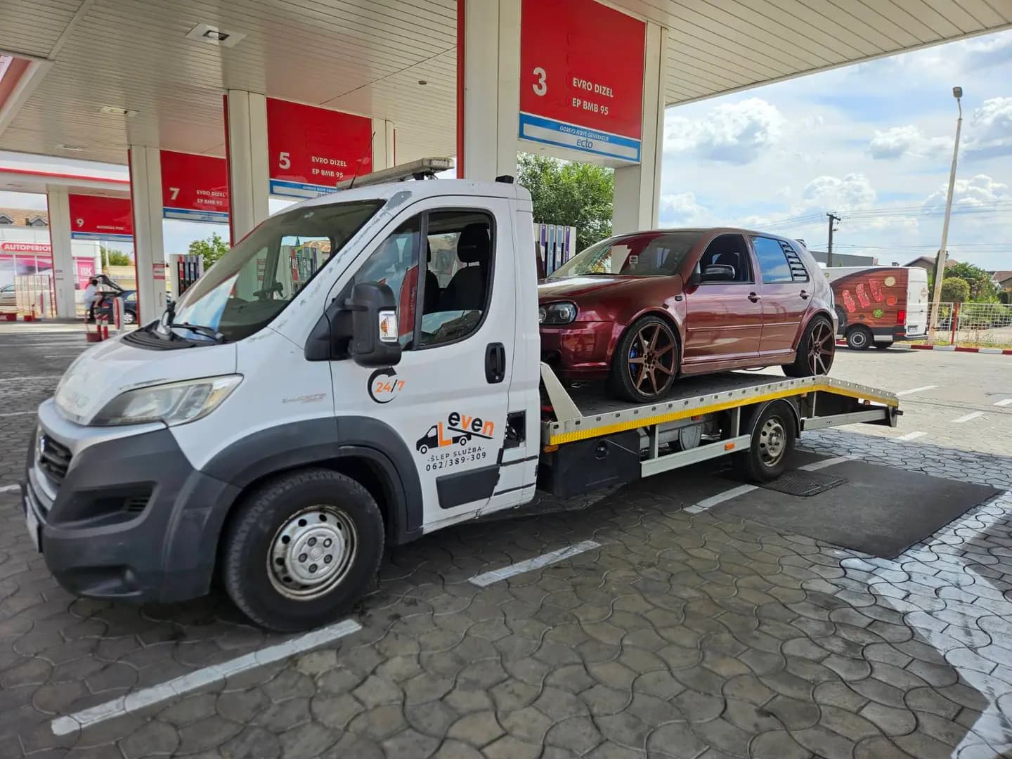Šlep vozila sa benzinske pumpe